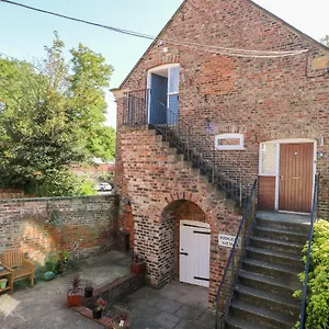 2 Rodgers Mews Malton